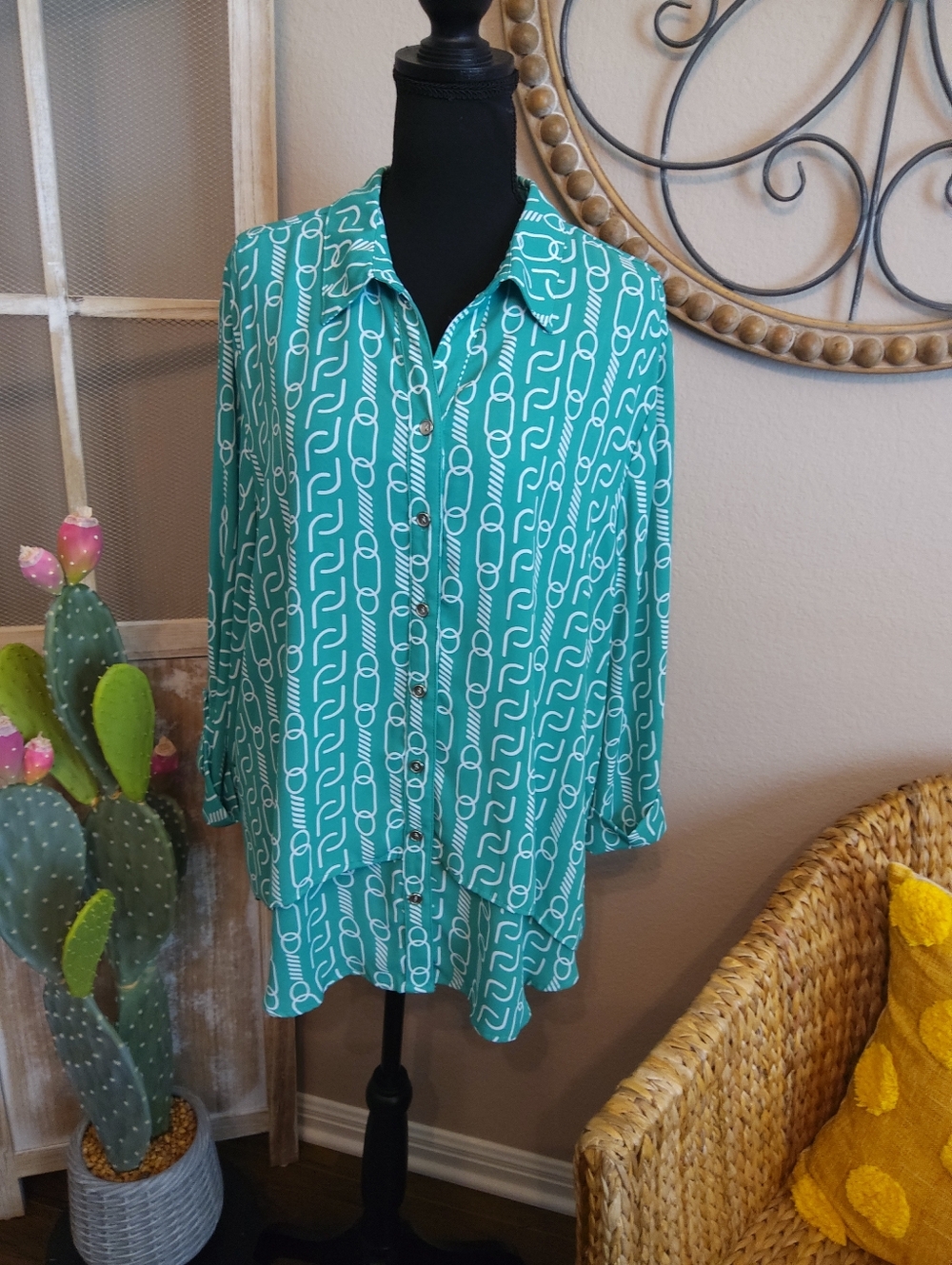 N Touch Green & White Geometric Button-Up Top